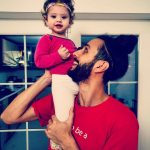 Logodnicul si fetita lor