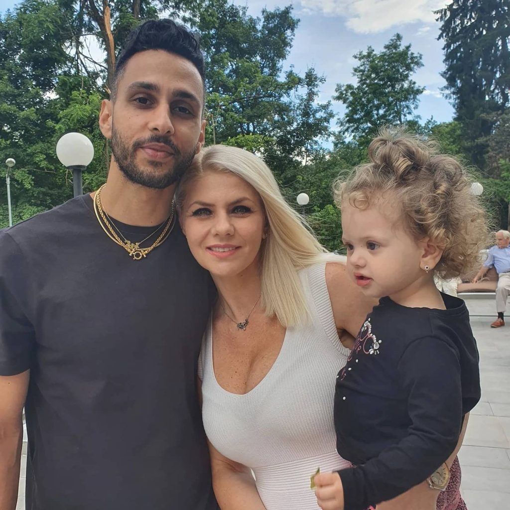 Adina, Glance și fiica lor