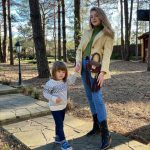 Sasha Zdanovich si mama sa, Anna Yakhno