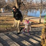 Keo si fetita in parc