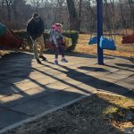 Keo si fetita in parc