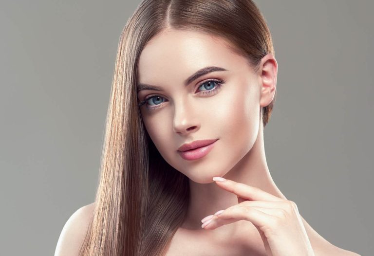 Machiaj pentru 1 Mai. Ce recomandări are Claudia Preduca, make-up artist: “Sclipici, ștrasuri, culori neon, eyeliner abstract” EXCLUSIV