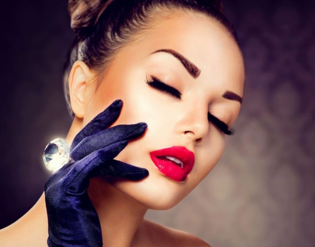 Trucuri pentru un machiaj de seara rezistent