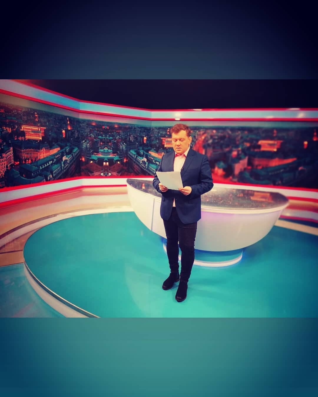 Mihai Ghiță, prezentatorul emisiunii „În oglindă”