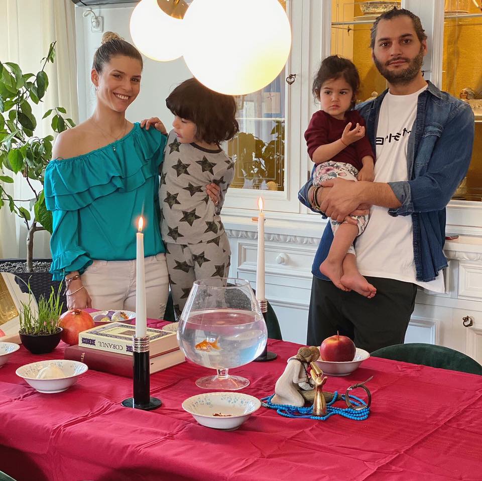 Omid și Ilinca s-au cunoscut în facultate și de atunci au rămas împreună