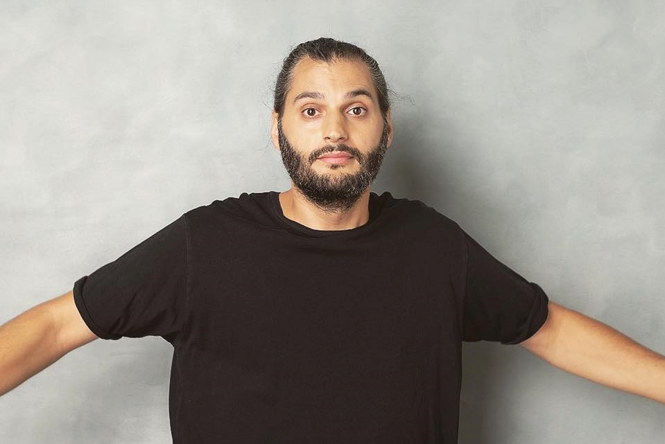 Cum se impaca religia iranianului Omid Ghannadi cu cea a sotiei romance