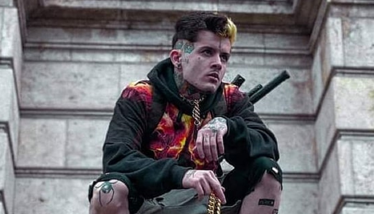 Ce spune Zanni despre hainele sale: „Sunt haine primite cadou, jerpelituri de acum 5 ani”