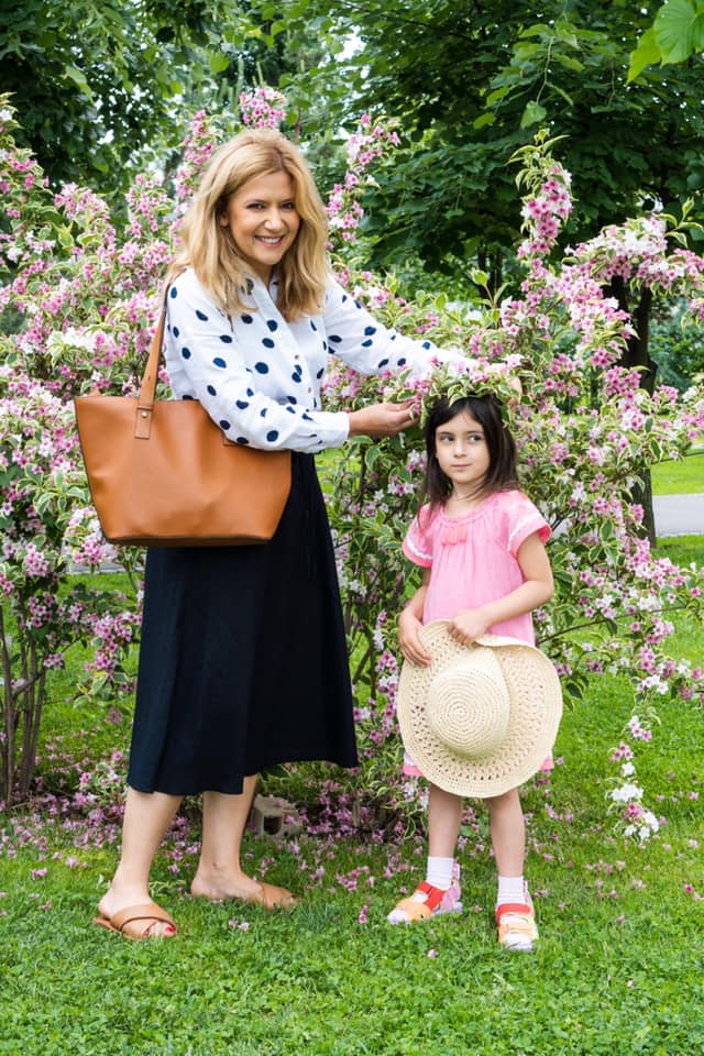 Amalia Enache și fiica sa, Alma