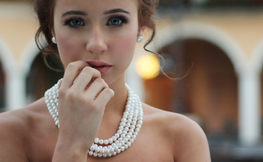 Colierul bunicii, din nou la modă