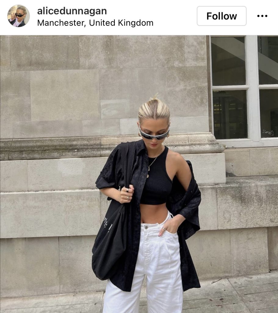 Cum porți topurile după vârsta de 30 de ani