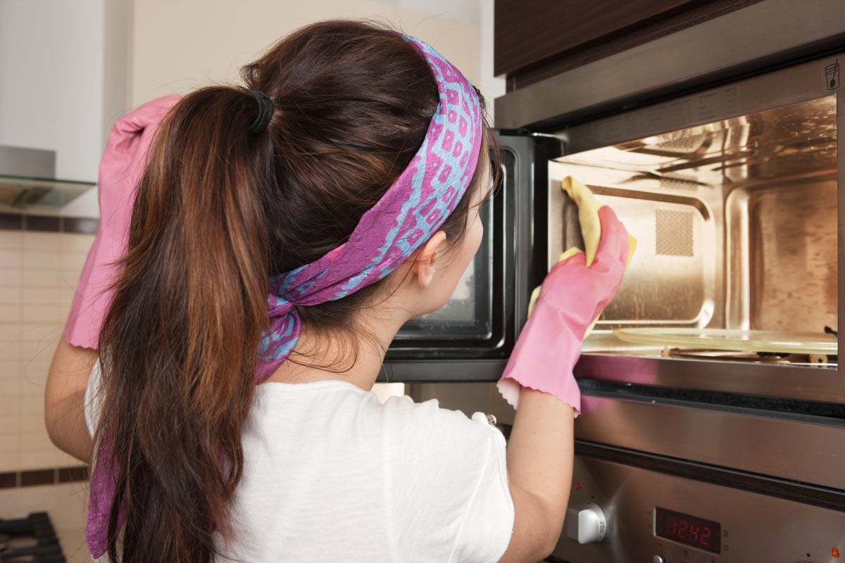 Cum poţi curăţa rapid petele galbene de pe electrocasnice