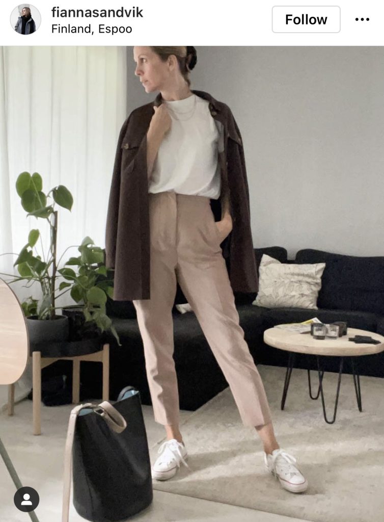 Cum poţi purta tenişii la birou