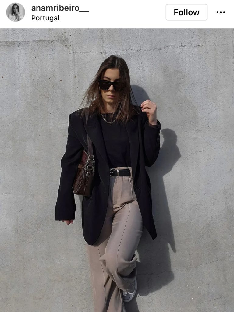 Office cu sacou negru