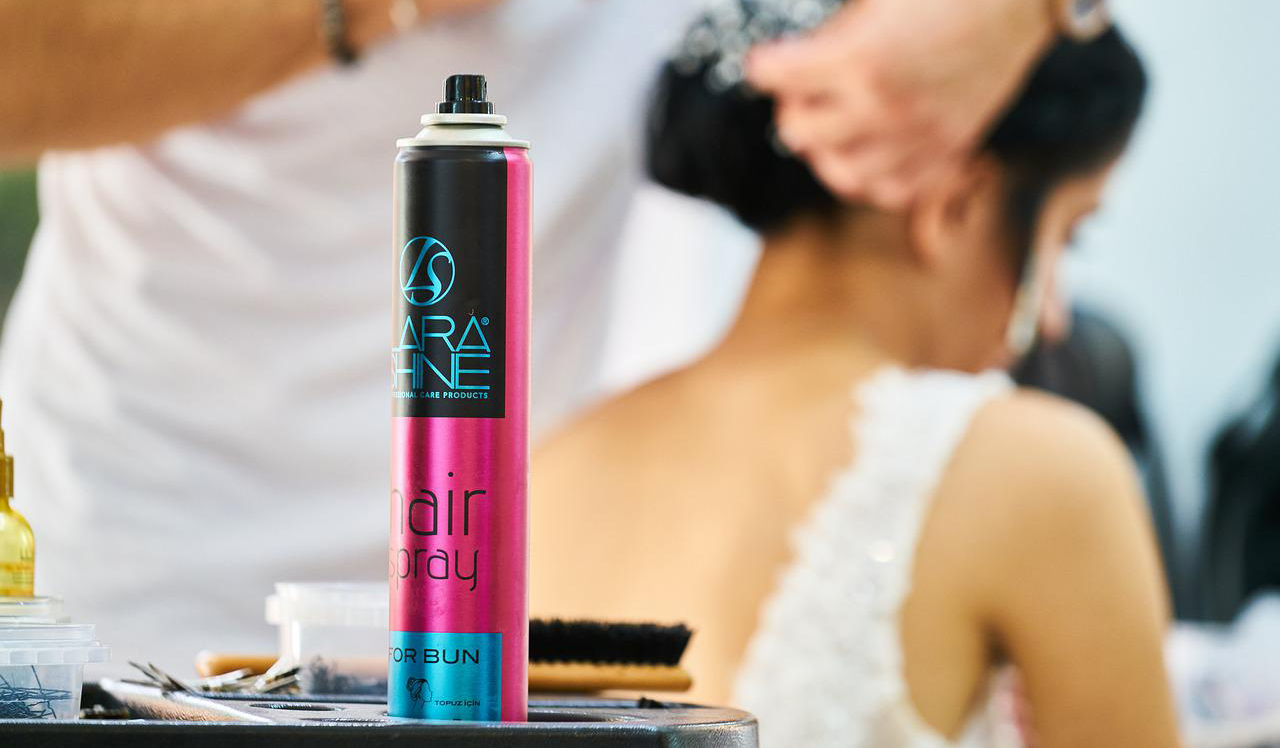 Cum se foloşeste corect şamponul uscat