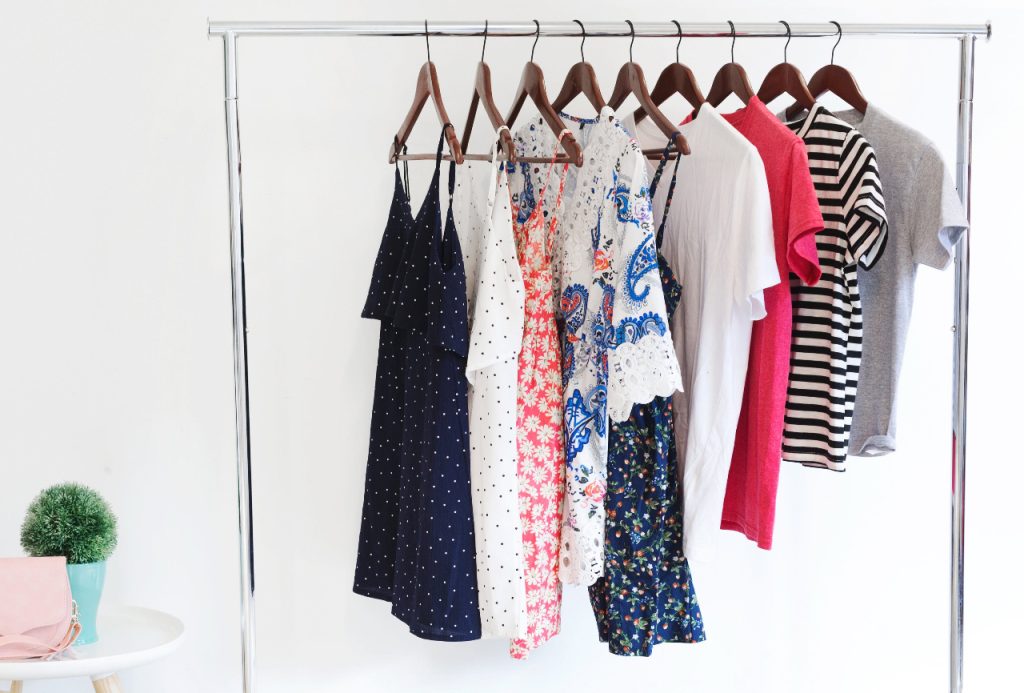 Cum trebuie să speli rufele ca să nu-şi mai piardă culoarea