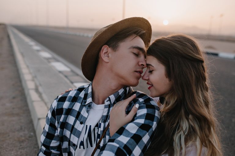 De ce unele persoane nu pot spune „Te iubesc” partenerului de viață, deși simt asta