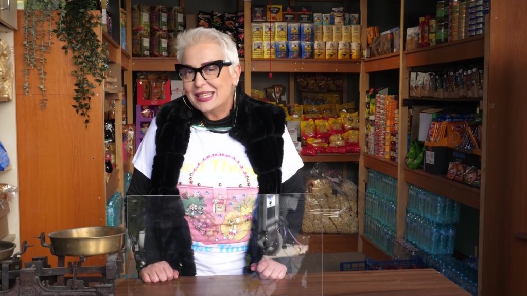 Monica Anghel sau ”Madam Goagal” ii datoreaza cariera actoriceasca lui Toni Grecu