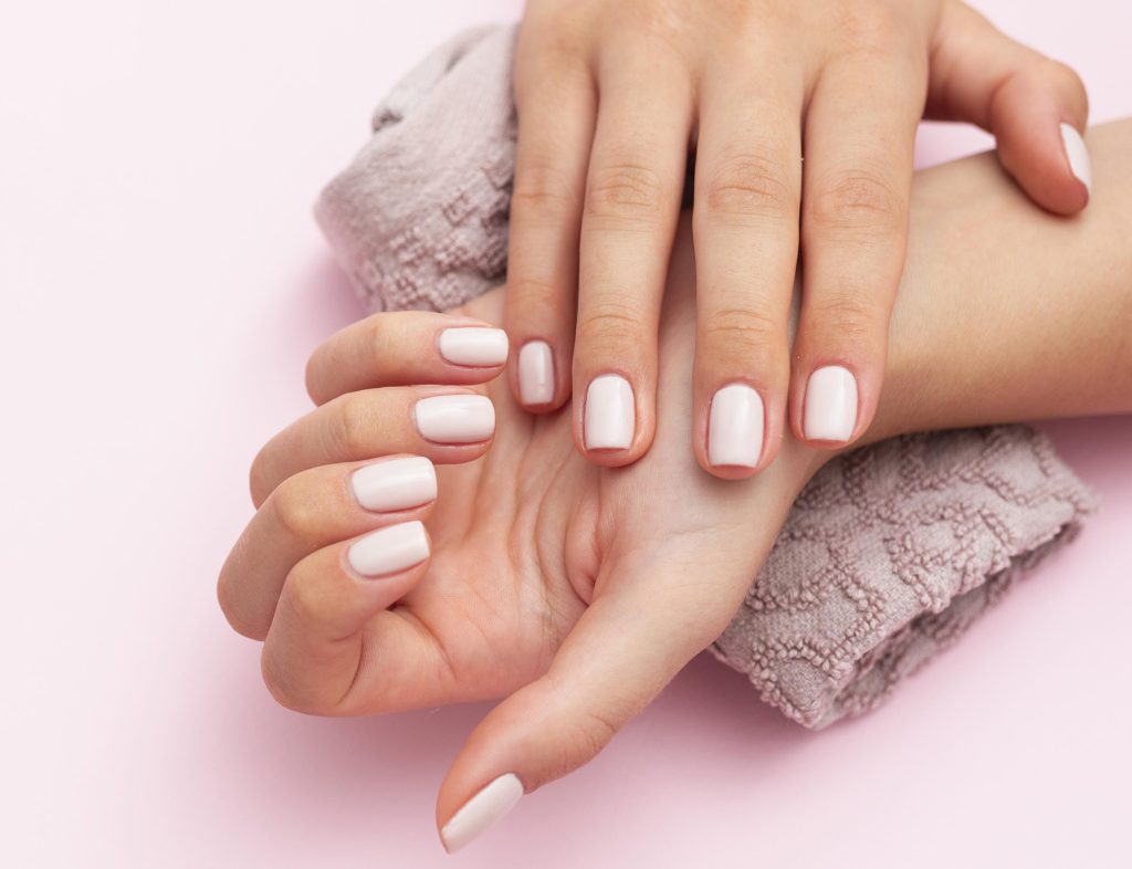 Trucuri pentru ca unghiile tale cu ojă semipermanetă să reziste