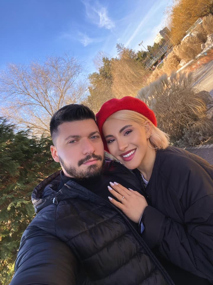 Alături de logodnoicul ei, Alex Ursache