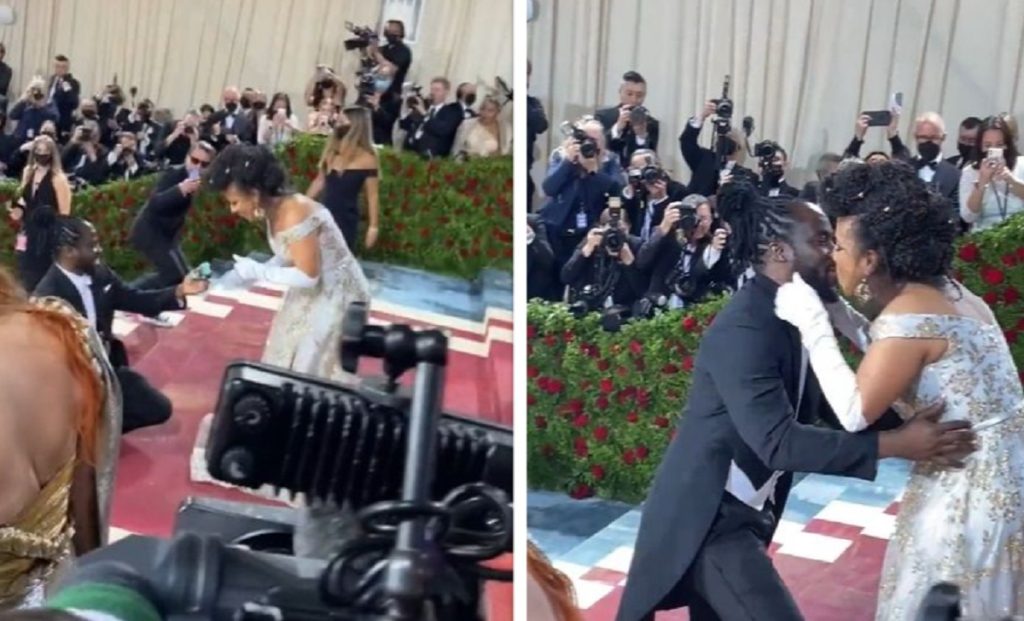 Cerere de căsătorie inedită pe covorul roşu la Met Gala 2022