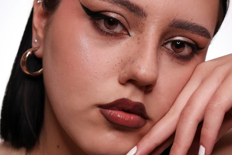 Machiaj pentru vară. Claudia Preduca, makeup artist: „SPF-ul este produsul care nu ar trebui să lipsească” EXCLUSIV