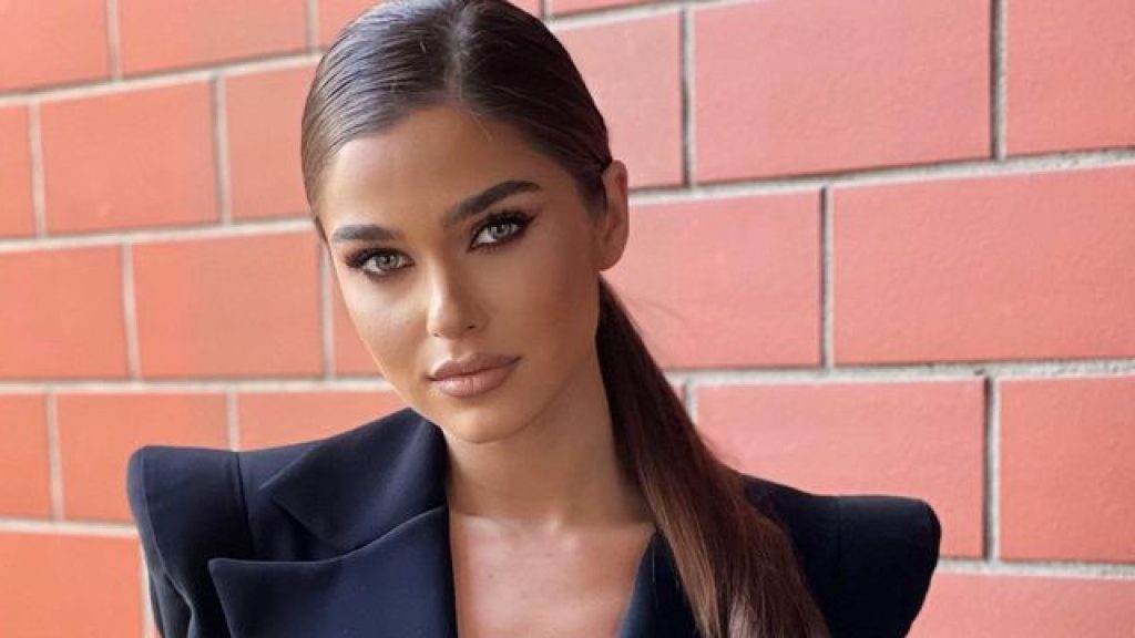 complexul lui theo rose cand urca pe scena