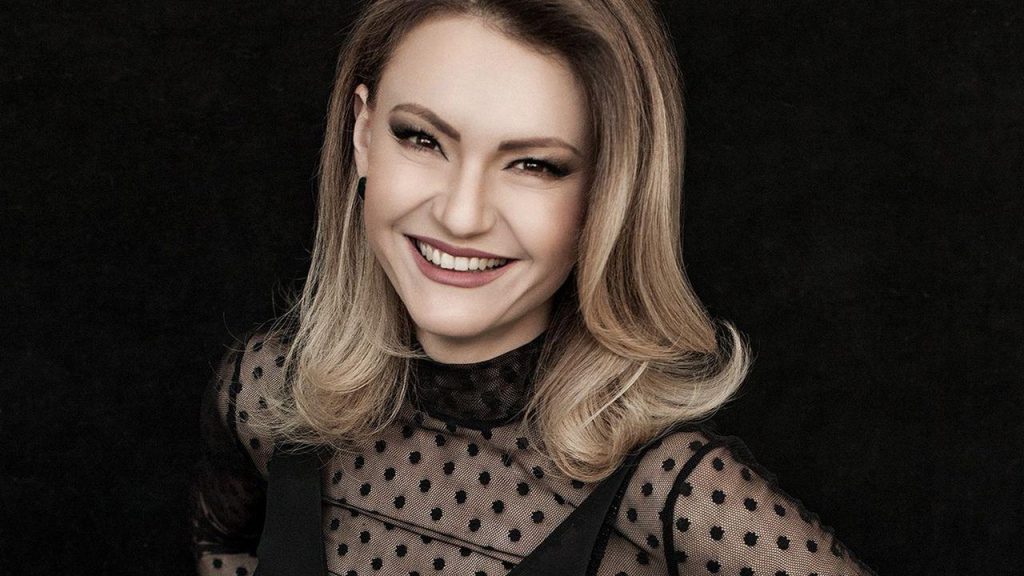 Dana Razboiu s-a apucat de yoga pentru ca nu se mai putea lega la sireturi