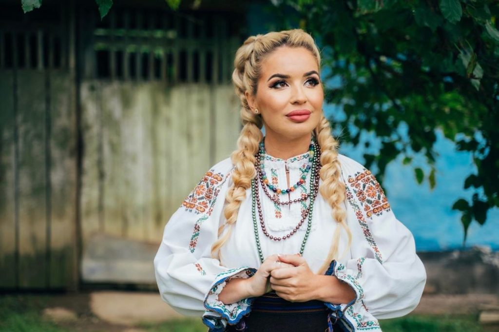 Iulia Bucur, mamă, soție și artist