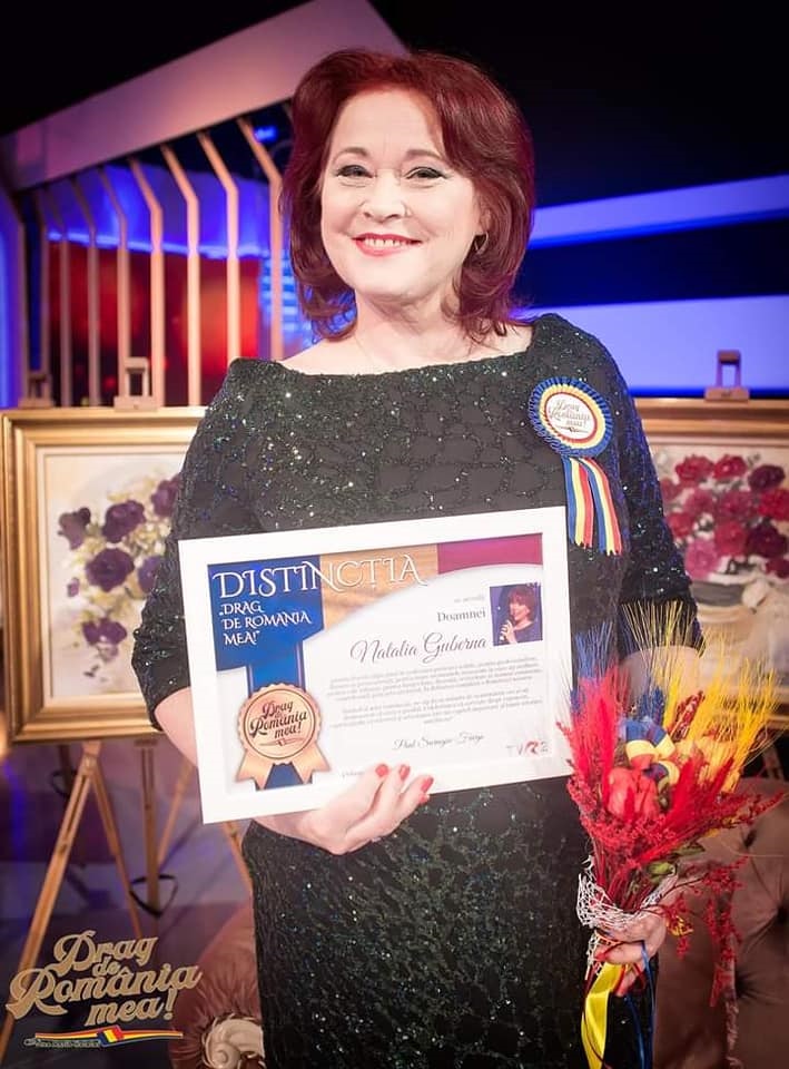 La 64 de ani, are o energie de invidiat și câteva secrete care o ajută să-și păstreze frumusețea