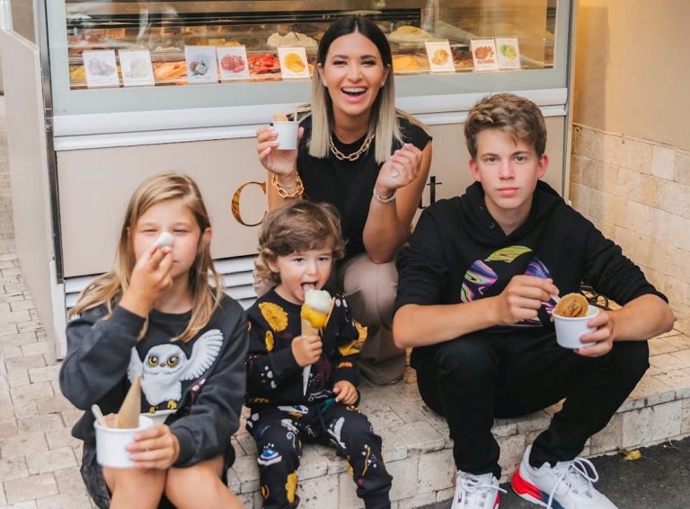 Ela Crăciun, soluție minune! Cum îl determină pe fiul ei adolescent să aibă doar note de 9 și 10: ”Avem niște reguli!” EXCLUSIV