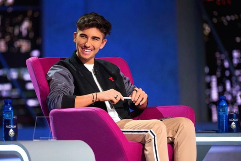 Cine sunt şi cu ce se ocupă părinţii lui Sebastian Dobrincu. Mama tânărului este superbă. Toată lumea spune că este sora lui