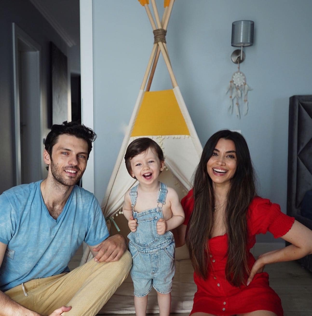 Lili Sandu nu se poate desprinde de fiul ei