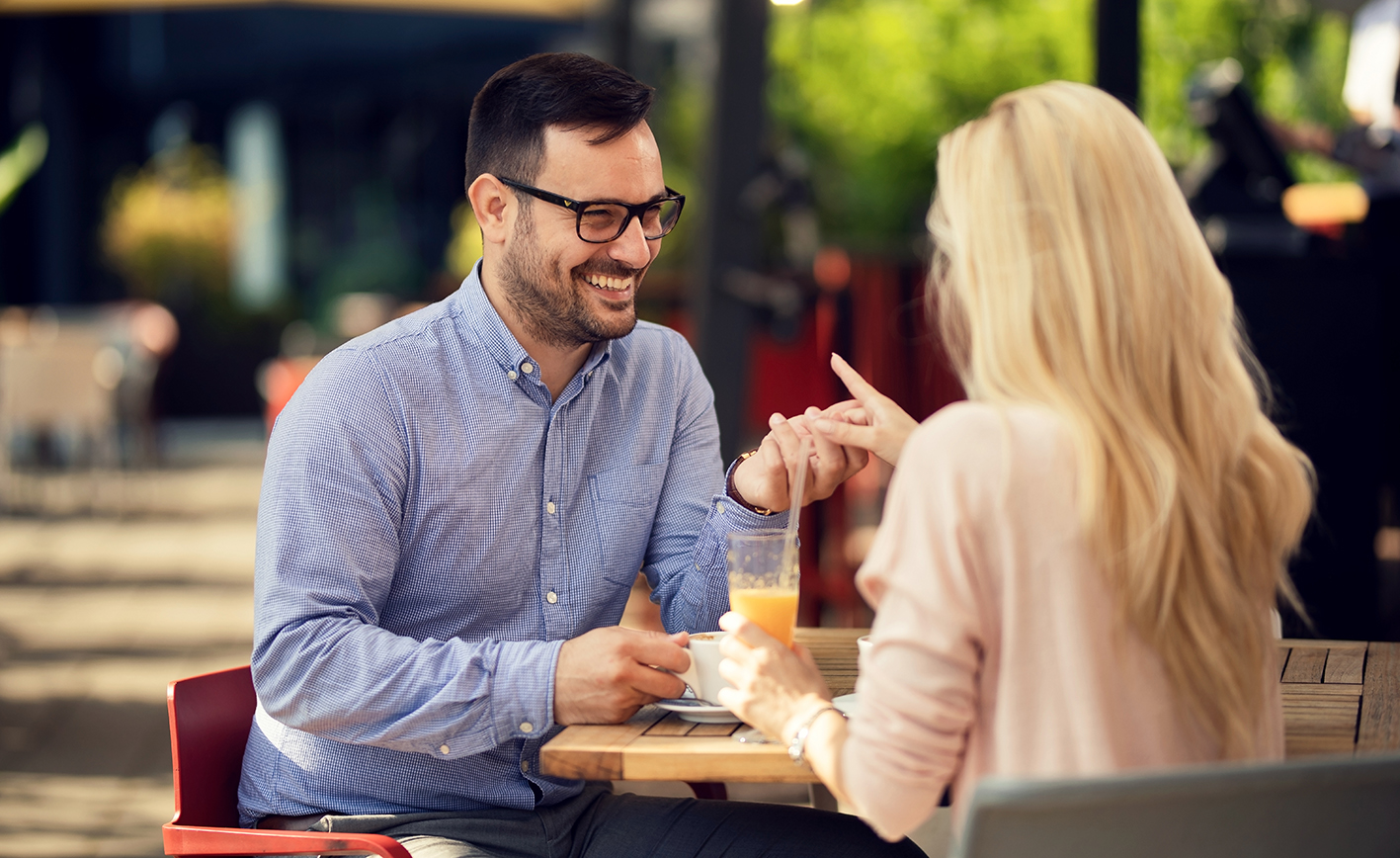 4 semne că te place