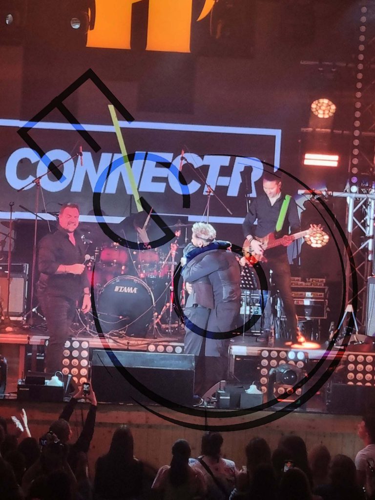 Connect-R, în genunchi la concertul organizat de ziua sa