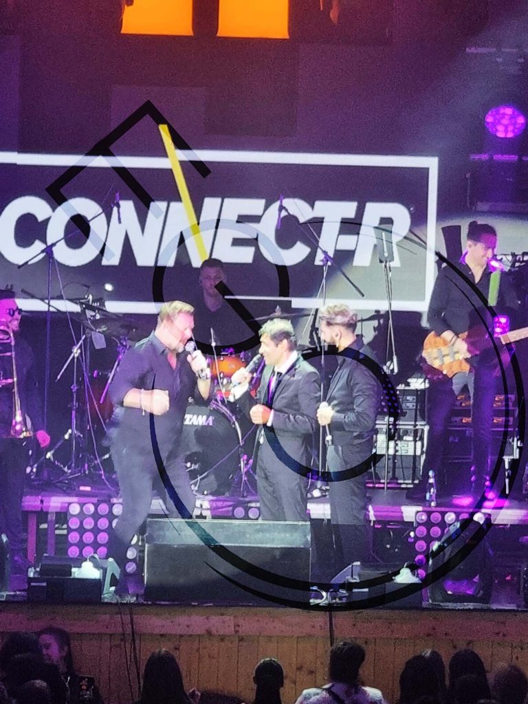 Connect-R, în genunchi la concertul organizat de ziua sa