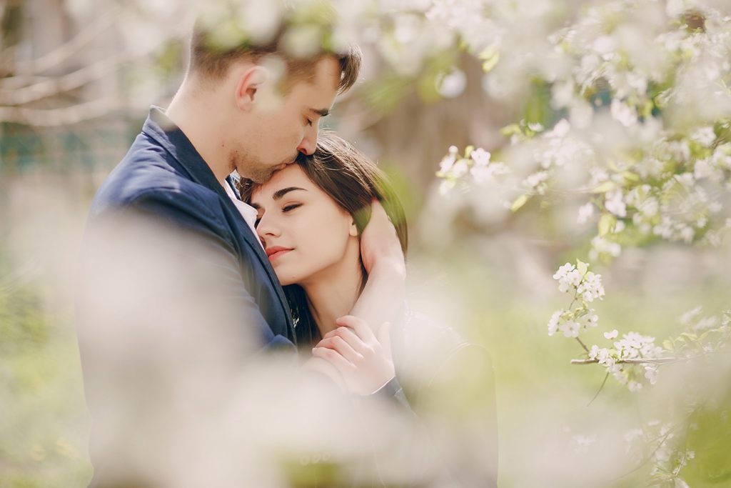 Cum poți face un bărbat să te divinizeze