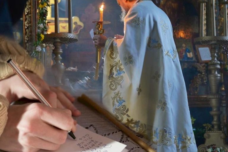 Cum se scrie un acatist. În ce ordine trebuie să enumeri persoanele și ce este bine să specifici la final