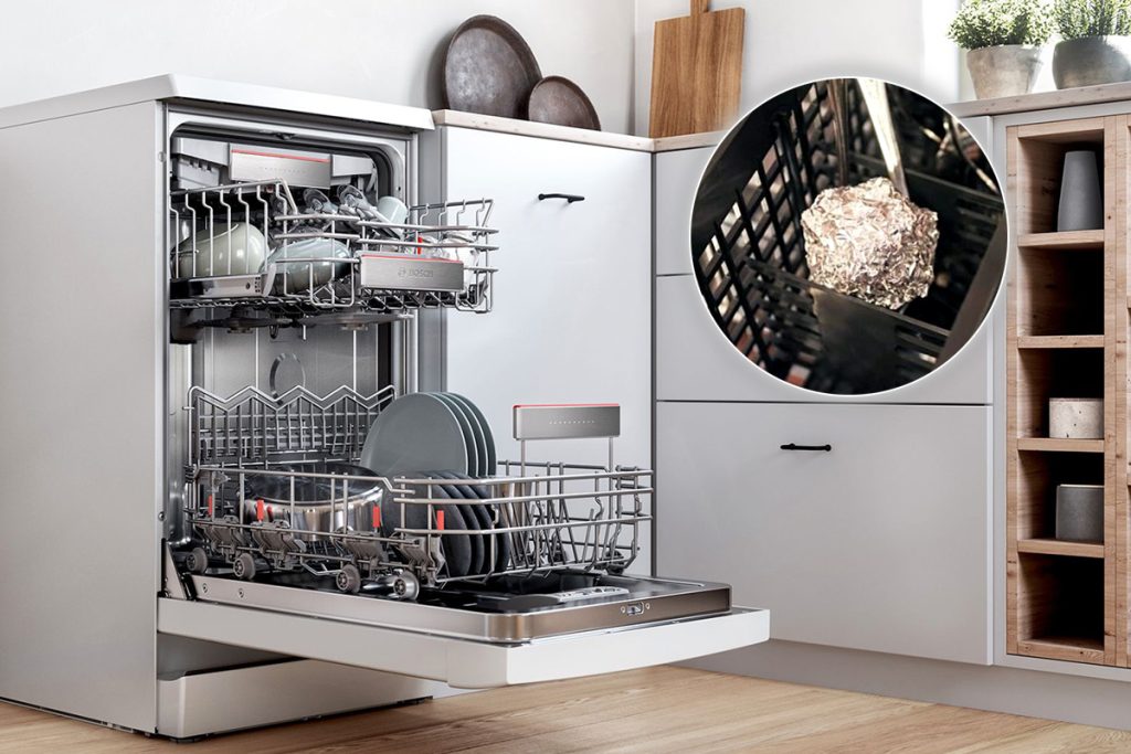 De ce să pui o bilă de folie de aluminiu în mașina de spălat vase