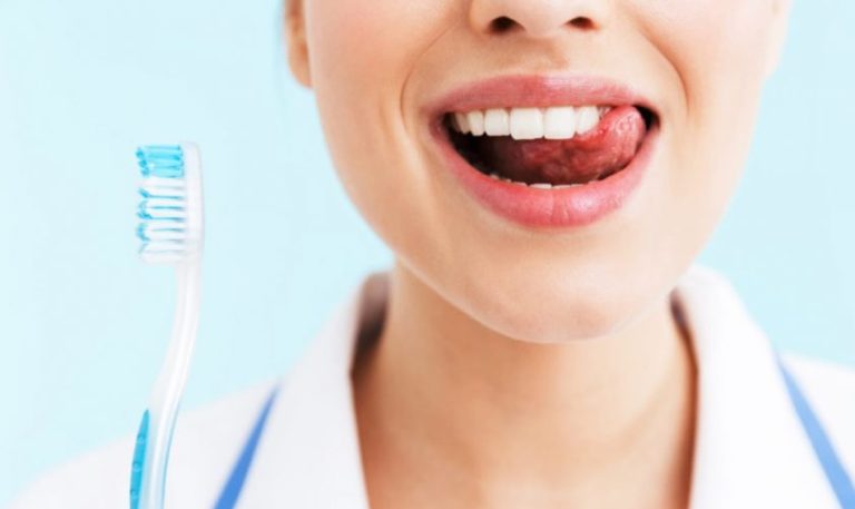 La cât timp se schimbă periuța de dinți. Detaliul care îți arată clar că trebuie să înlocuiești