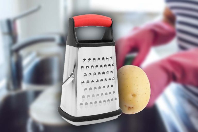 Leguma cu care trebuie să ștergi răzătoarea pentru a o curăța perfect. Va fi ca nouă