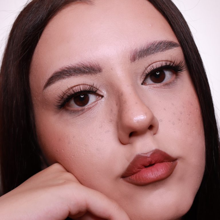 Machiajul care te întinerește brusc. Claudia Preduca, make-up artist, despre greșelile pe care să le evităm când vrem să acoperim imperfecțiunile: “Încărcăm tenul inutil” EXCLUSIV