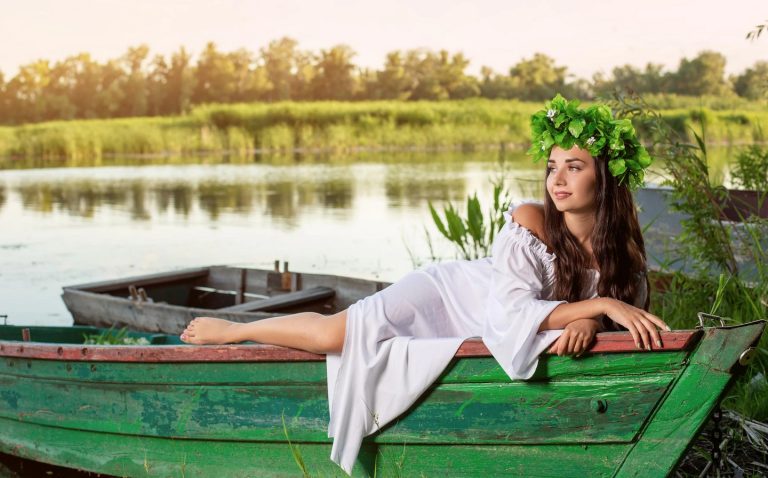 Noaptea de Sânziene. Ce este bine să facă fetele nemăritate