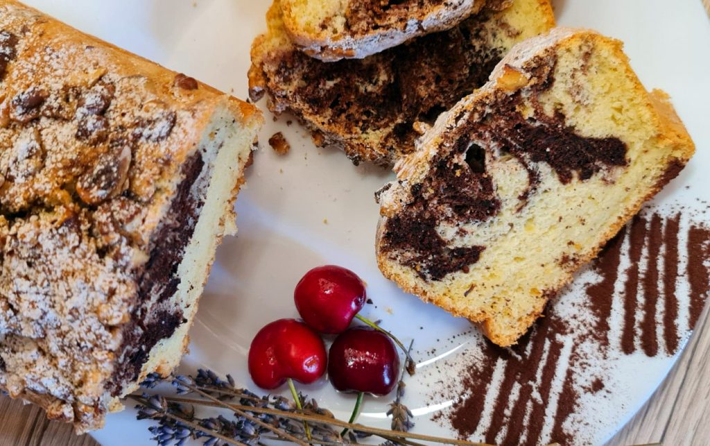 Cea mai simplă rețetă de chec cu cacao și nucă