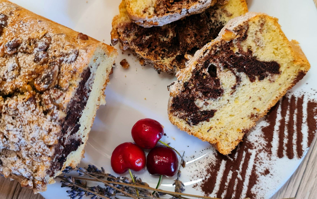 Cea mai simplă rețetă de chec cu cacao și nucă