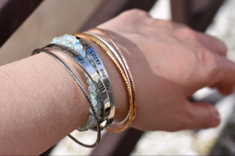 De ce nu este bine să porți aur lângă argint, de fapt. Efectele neștiute