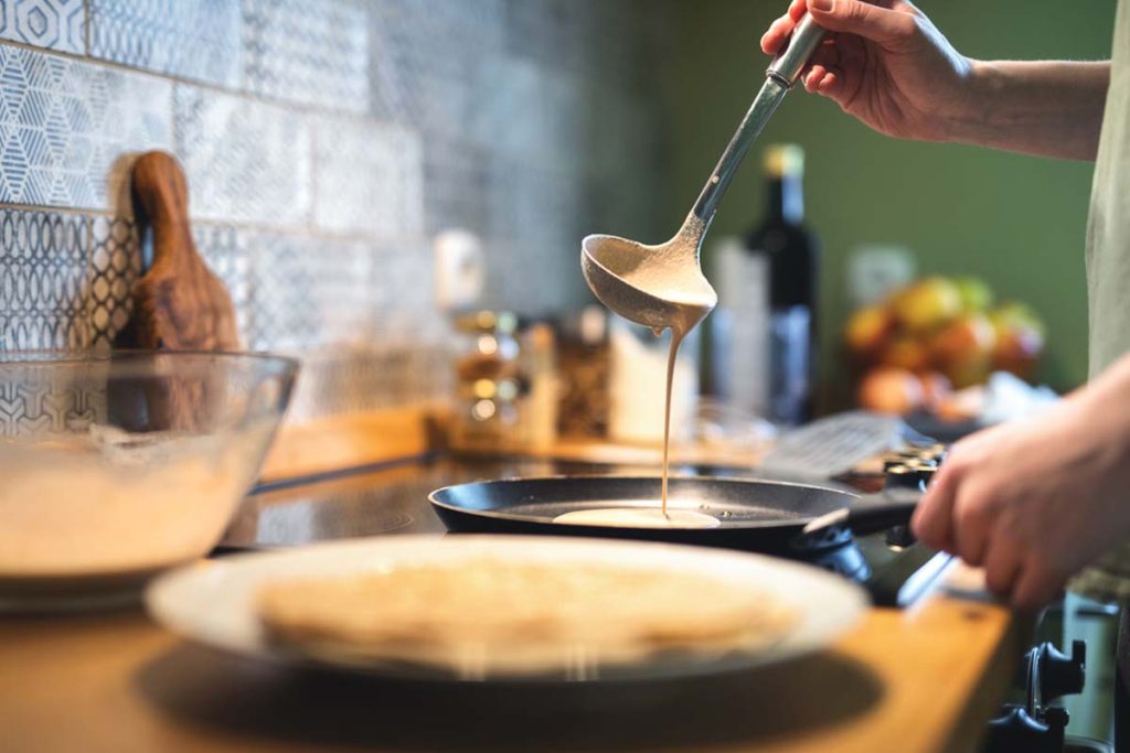 Ce să faci ca să nu se lipească clătitele