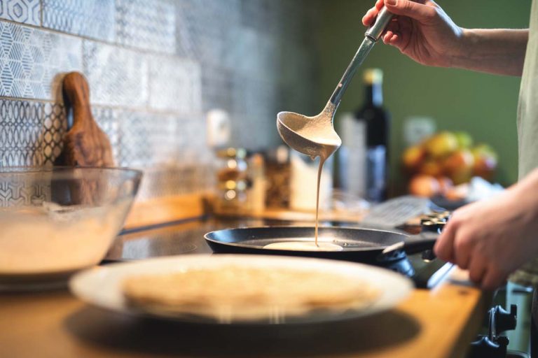 Ce să faci ca să nu se lipească clătitele. Greșeala banală de evitat