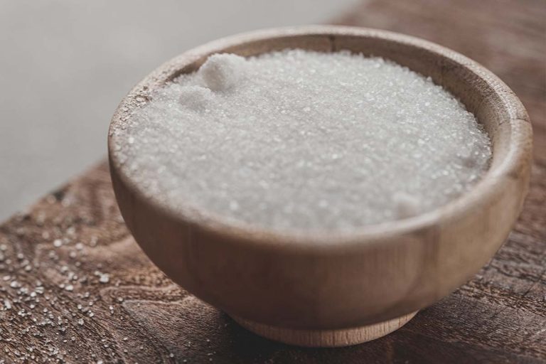 De ce e bine să pui sare în colțurile casei. Trucul nebănuit, efecte uimitoare