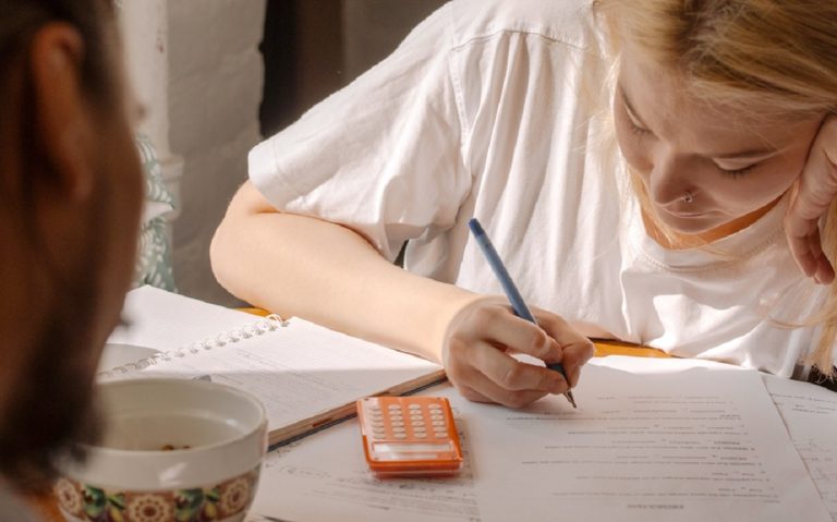 Rezultatul corect pentru 10+10:10. Exercițiul pe care mulți elevi nu au știut să-l rezolve la Evaluarea Națională 2022