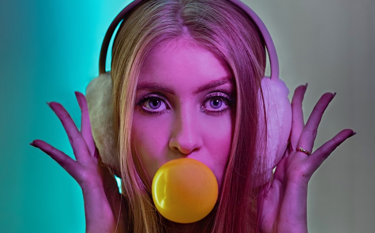 Ce se întâmplă, de fapt, în corpul tău dacă înghiți o gumă de mestecat Foto: pexels.com